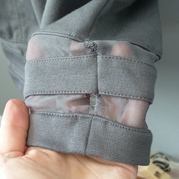 Cap sleeved sheath dress - Picture 3 of 5